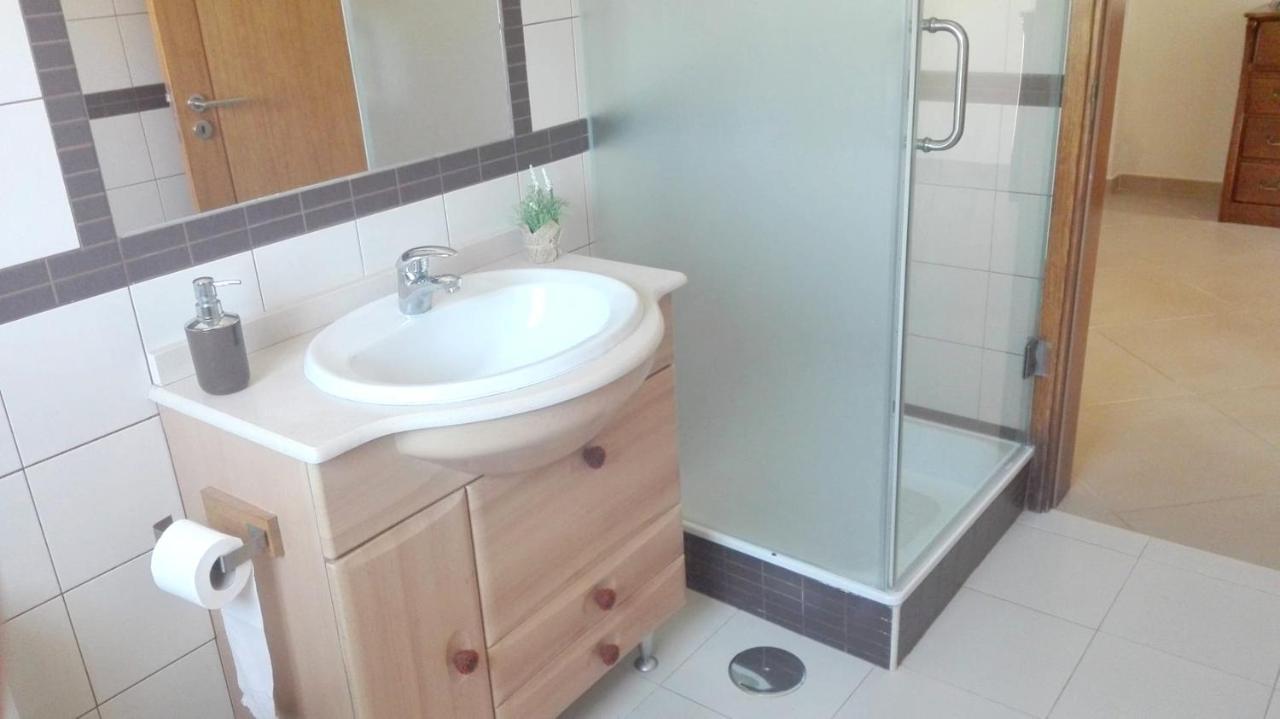 Spacious House In Aldeia Dos Pinheiros With Pool อาเซย์เตา ภายนอก รูปภาพ