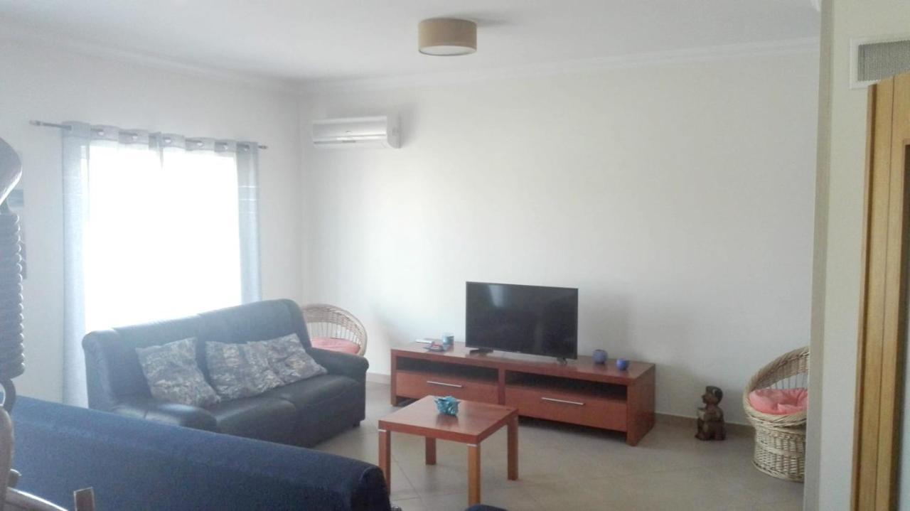 Spacious House In Aldeia Dos Pinheiros With Pool อาเซย์เตา ภายนอก รูปภาพ