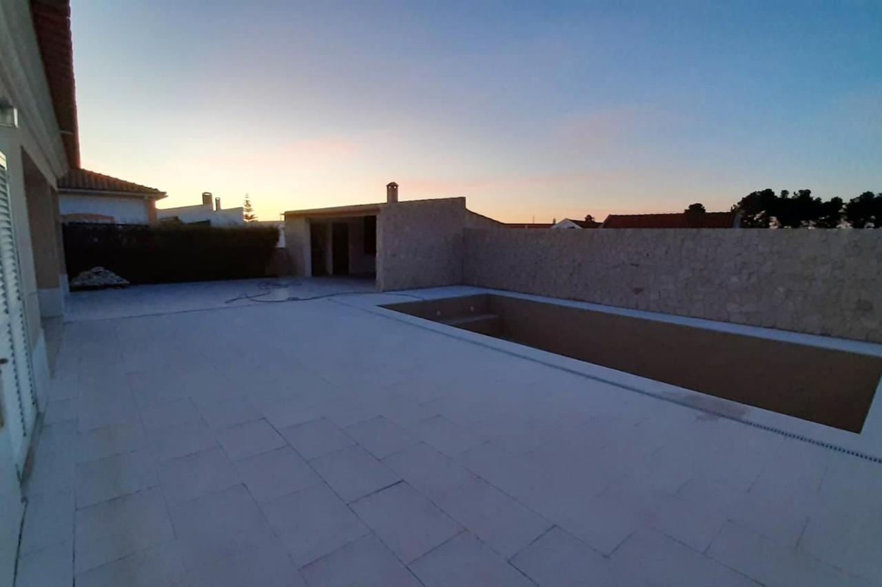 Spacious House In Aldeia Dos Pinheiros With Pool อาเซย์เตา ภายนอก รูปภาพ