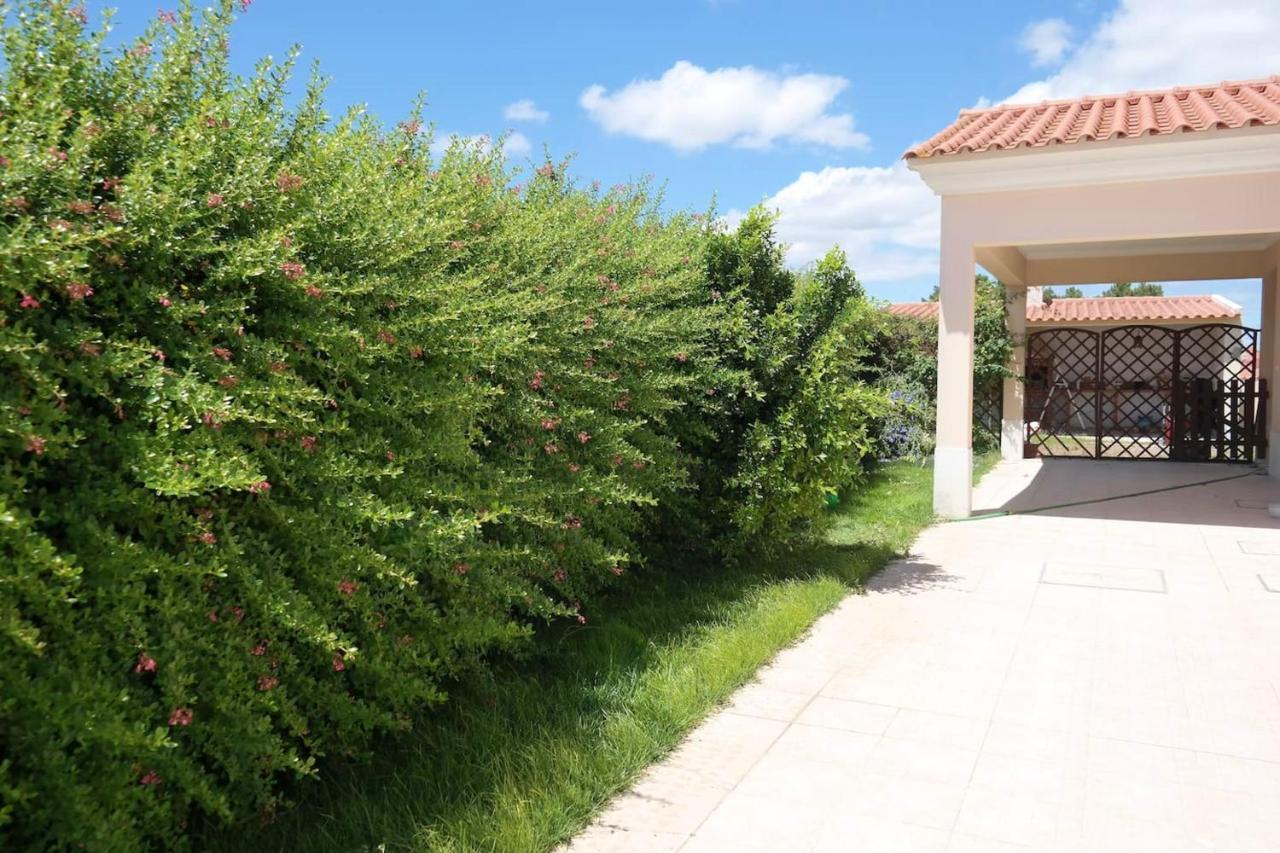 Spacious House In Aldeia Dos Pinheiros With Pool อาเซย์เตา ภายนอก รูปภาพ
