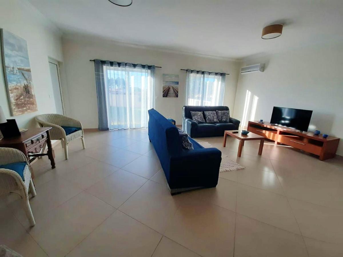 Spacious House In Aldeia Dos Pinheiros With Pool อาเซย์เตา ภายนอก รูปภาพ
